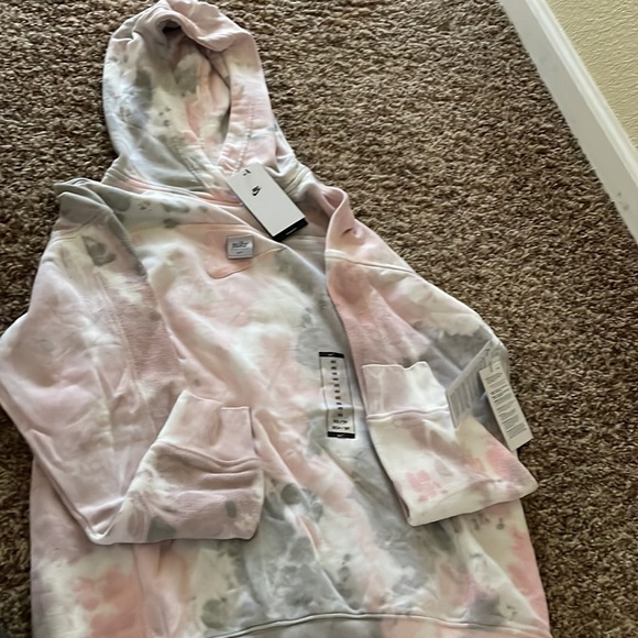 Nike Sportswear SET! It has never been worn/ tags still on. - Picture 3 of 4